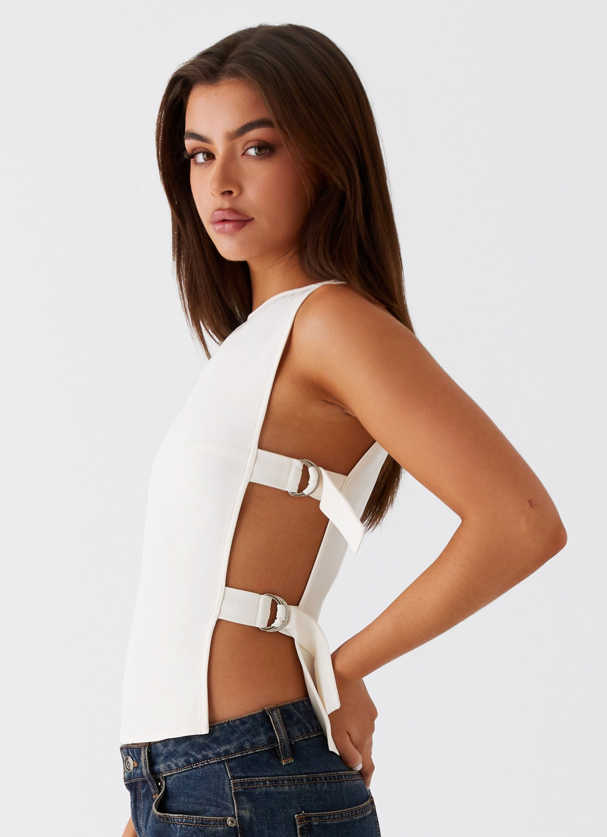 Cherish You Buckle Top - Hvid