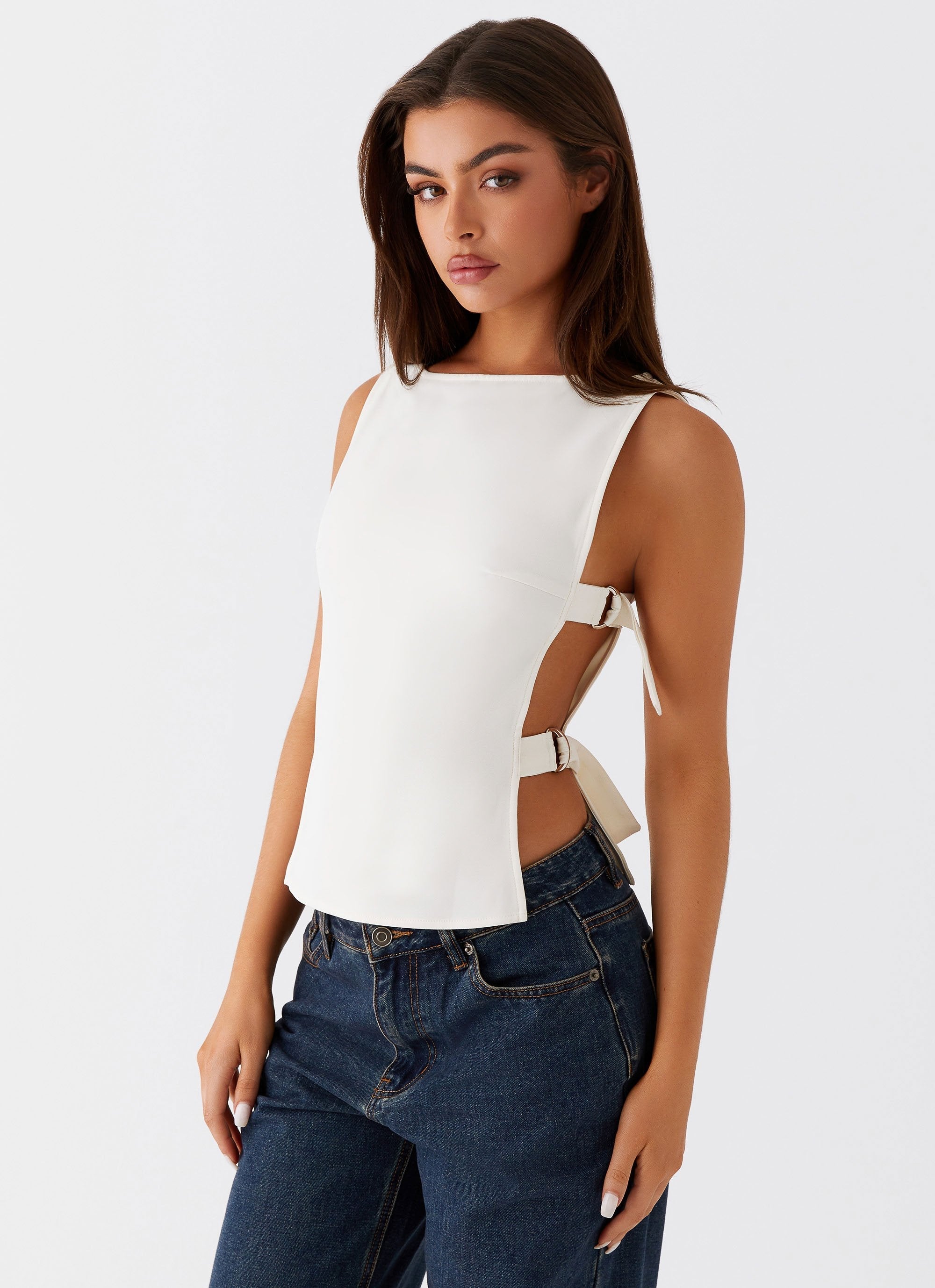 Cherish You Buckle Top - Hvid
