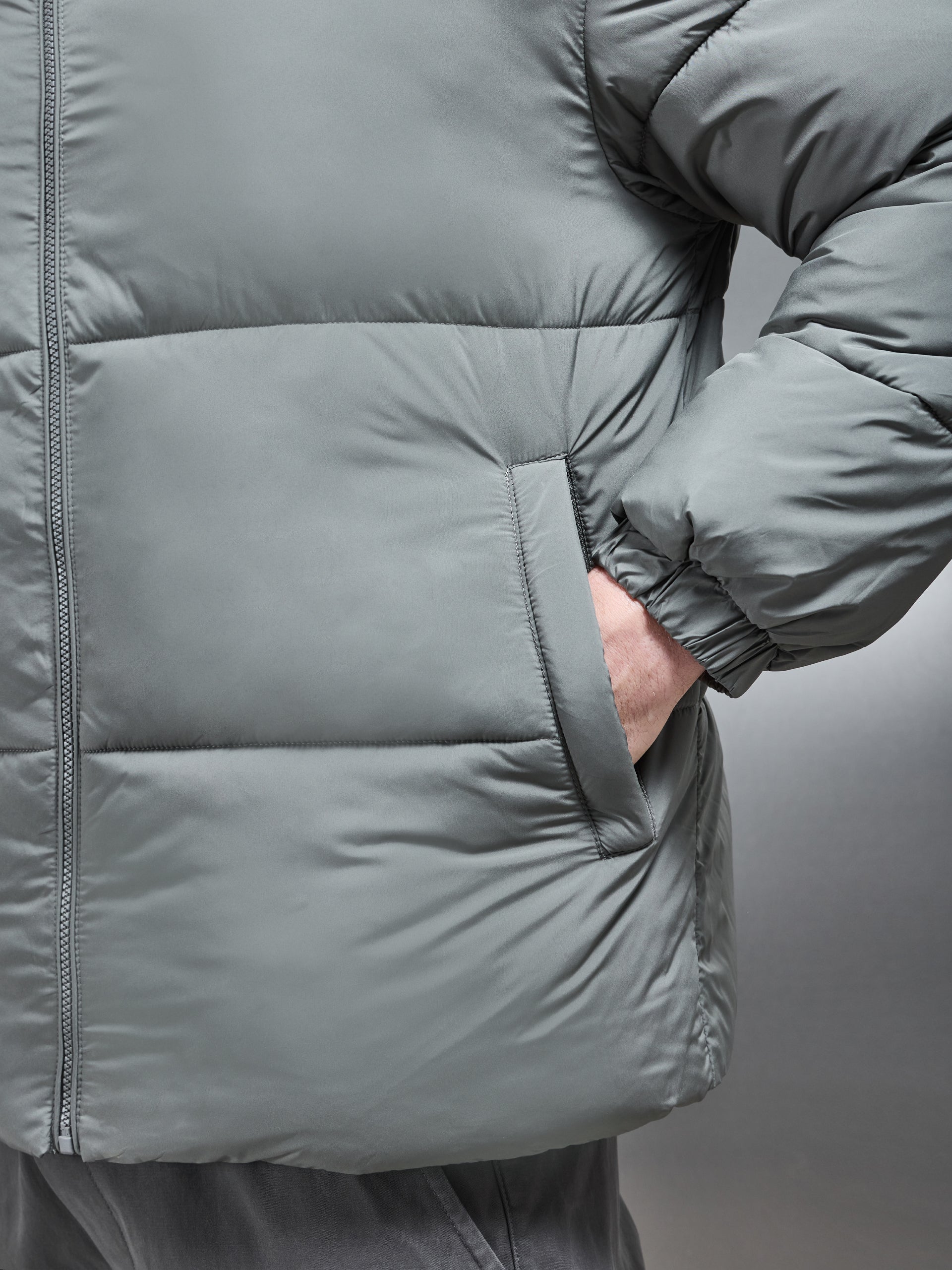 Afslappet Funnel Neck Puffer Jakke i Sage