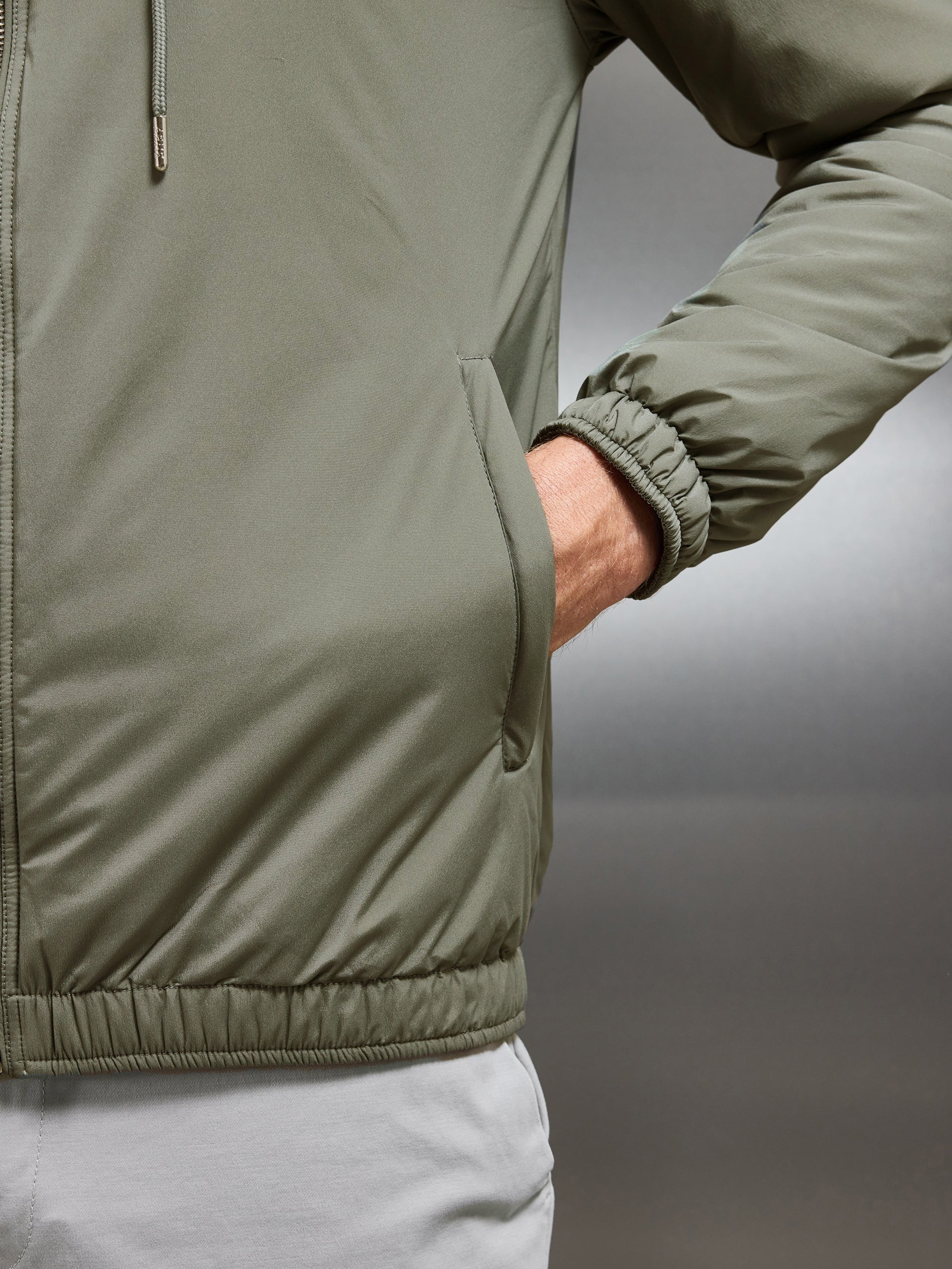 Shell Padded Windbreaker i Oliven