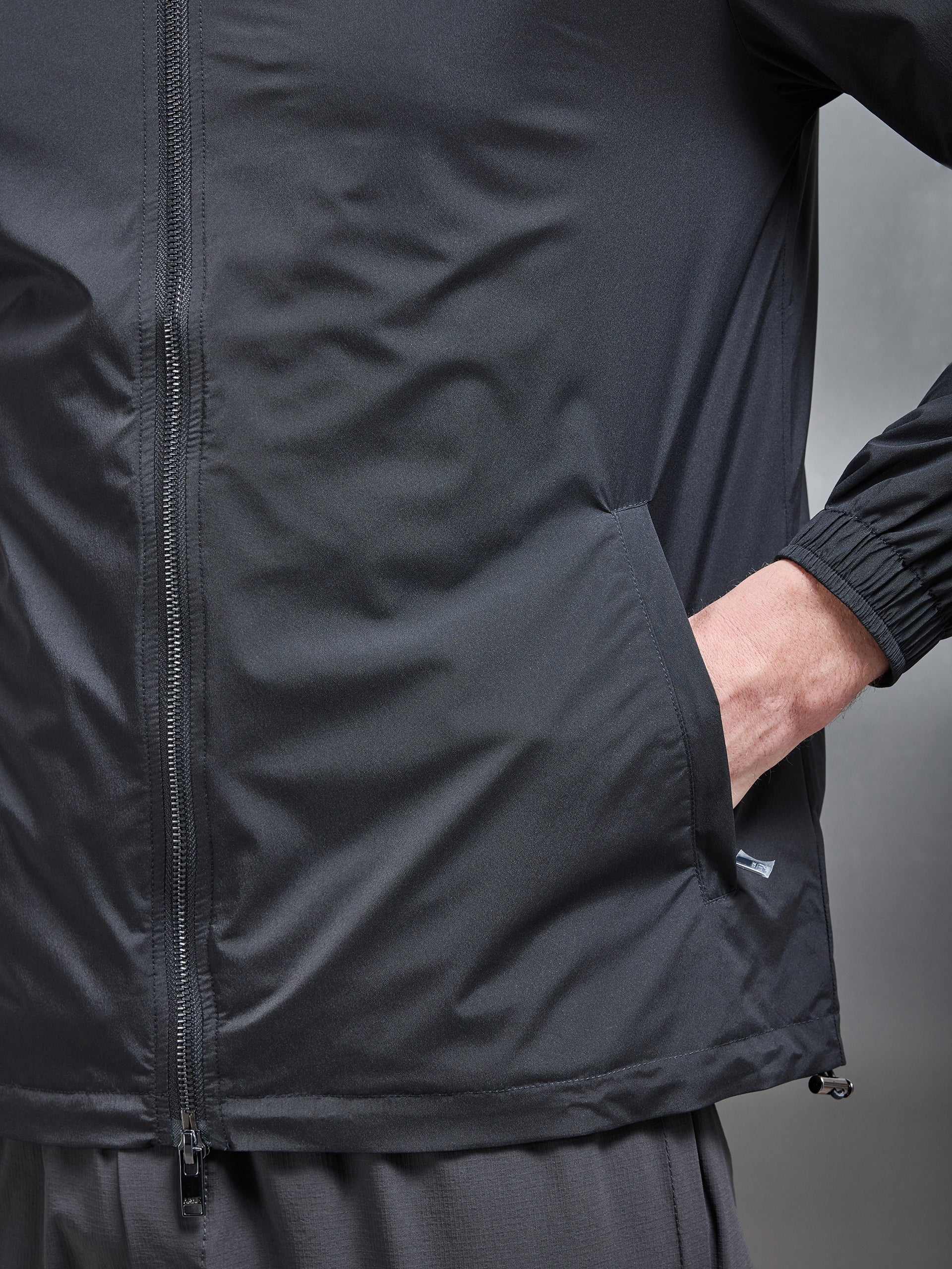 Utility Shell Windbreaker i Grå