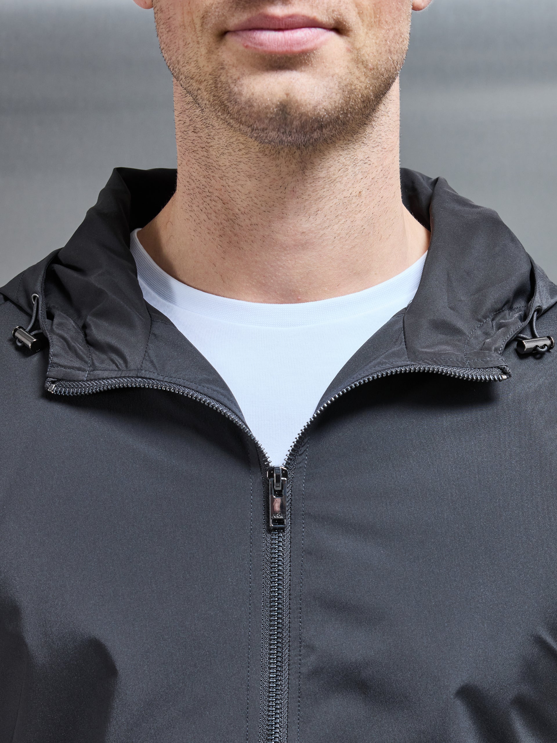 Utility Shell Windbreaker i Grå