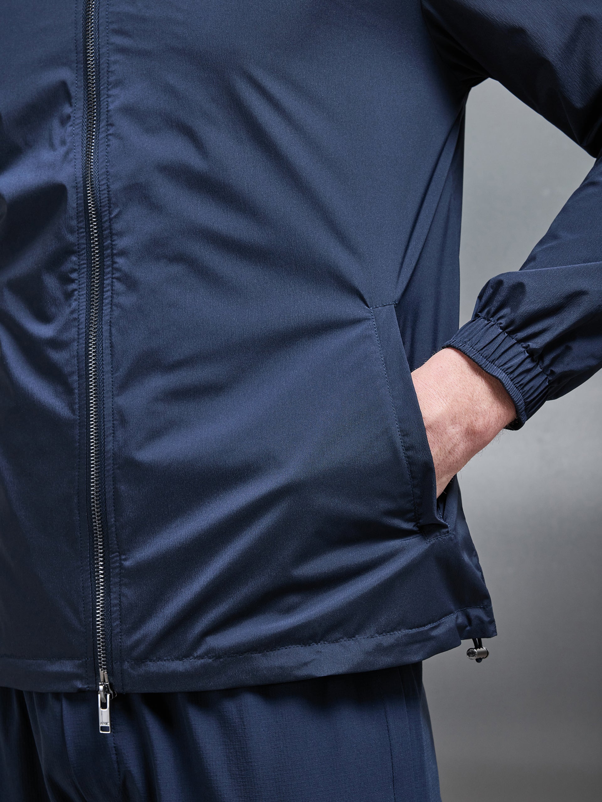 Utility Shell Windbreaker i Navy