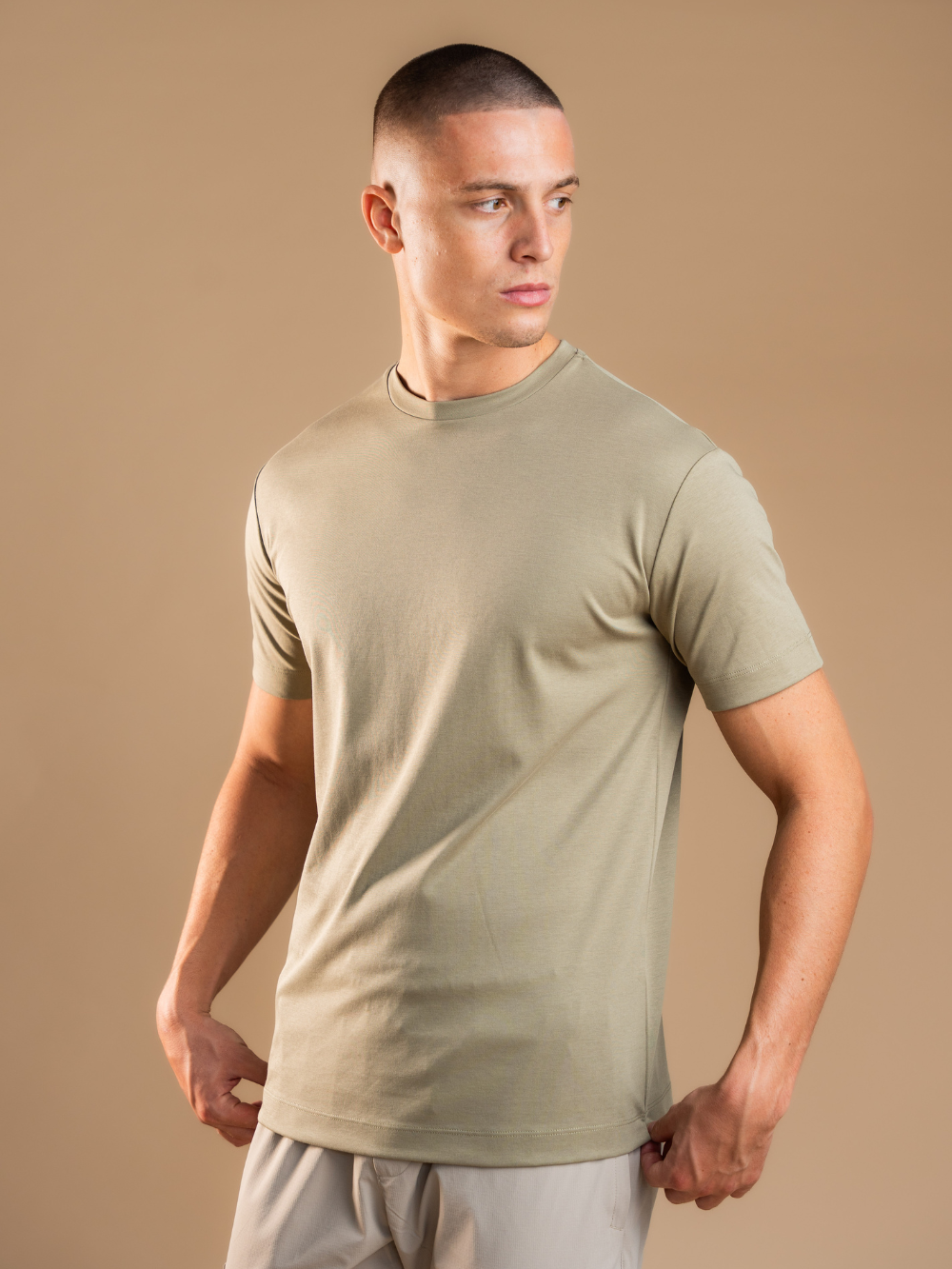 Essential Lux T-Shirt - Oliven