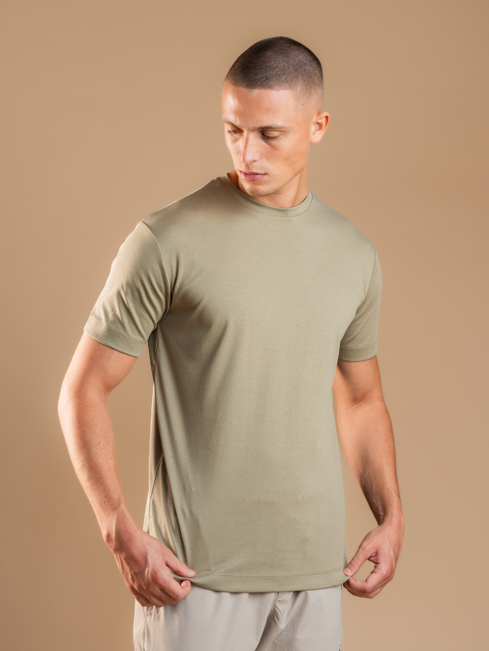 Essential Lux T-Shirt - Oliven