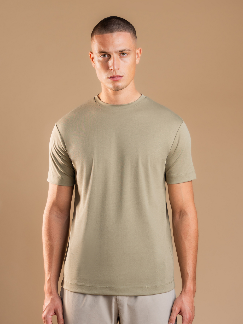 Essential Lux T-Shirt - Oliven