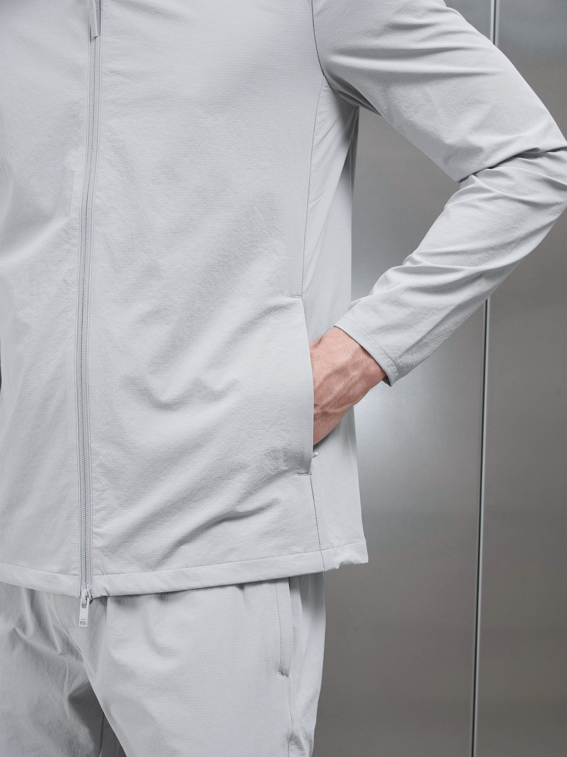 Aktiv Teknisk Vindjakke i Mørkegrå