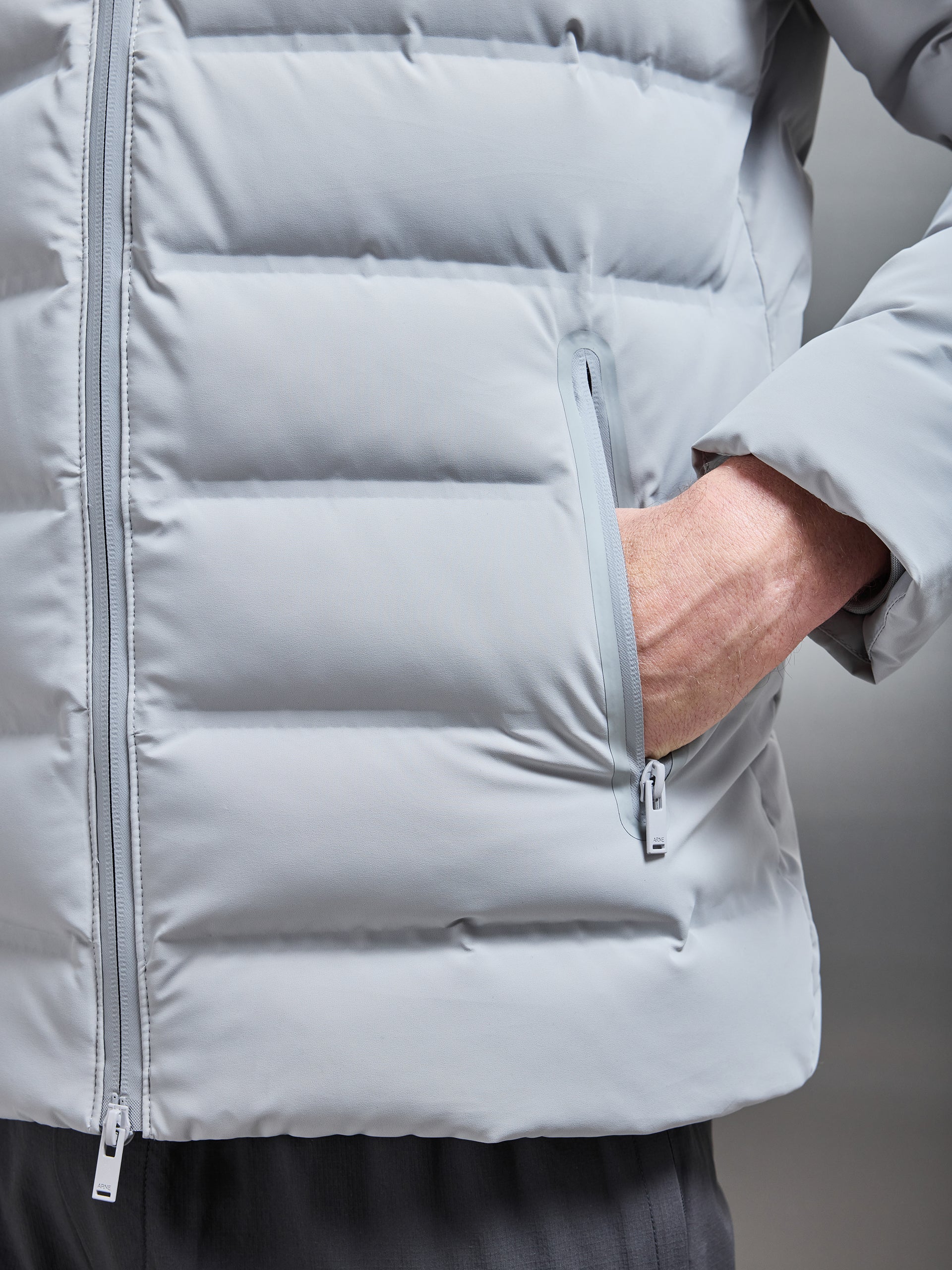 Aktiv Dunjakke i Mellem Grå