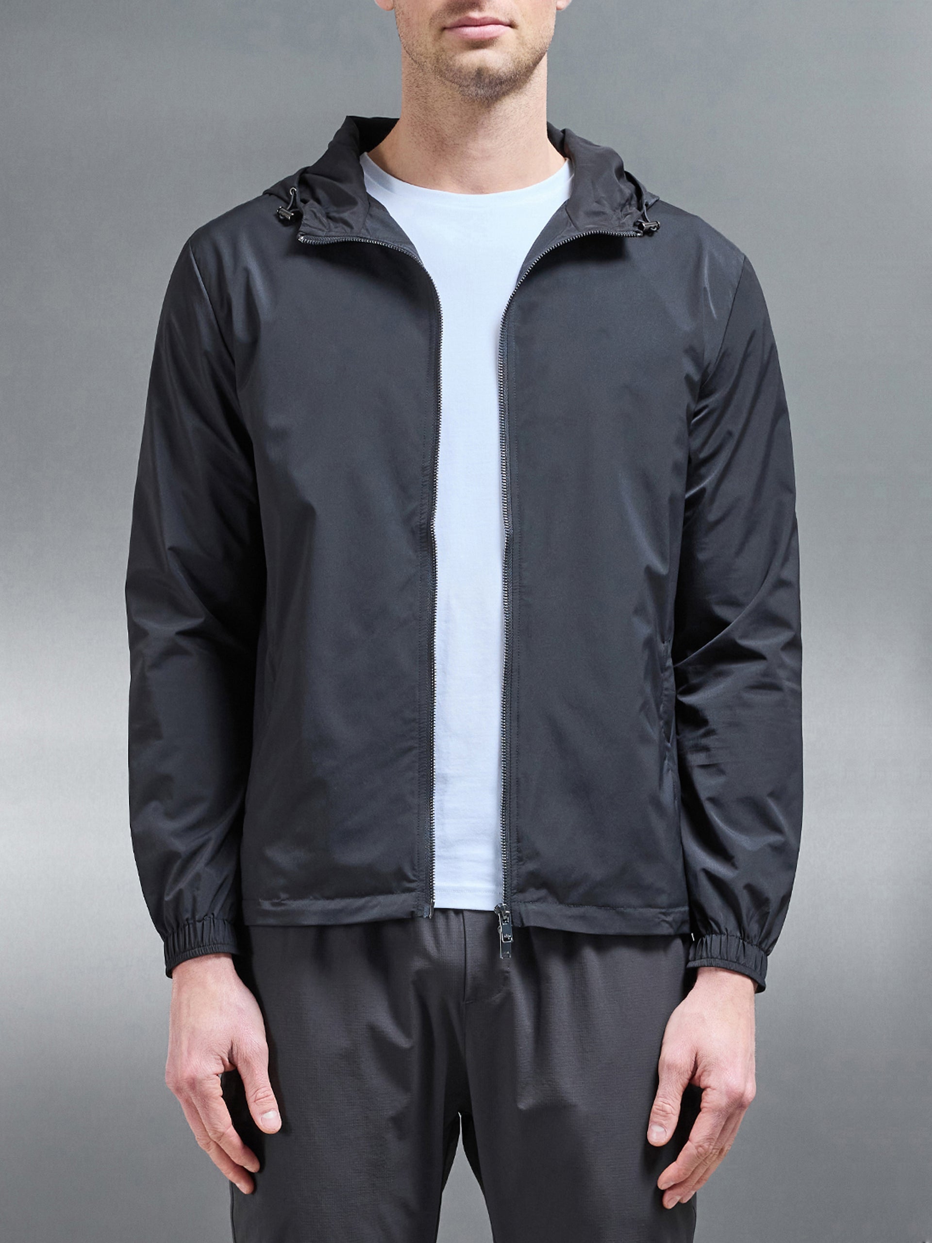 Utility Shell Windbreaker i Grå