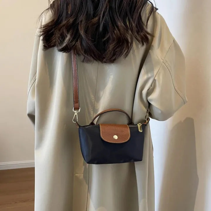 PetiteCharm | Klassisk Mini Crossbody - Justerbar Rem